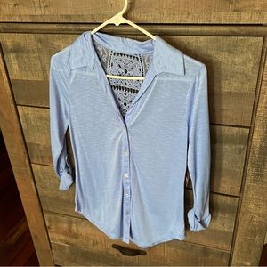 NWT roll tab sleeves button up shirt, lace inset, crochet back, sz small